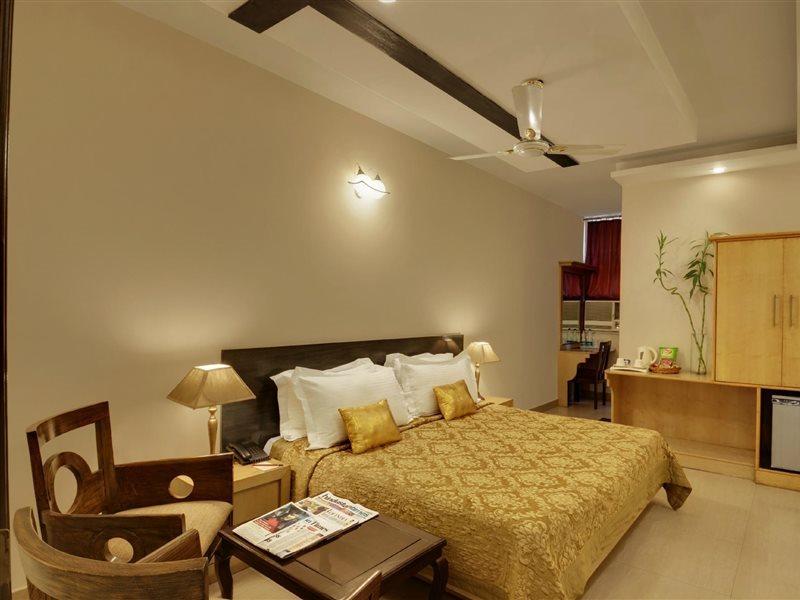 Hotel Maya 'New Delhi' Екстериор снимка