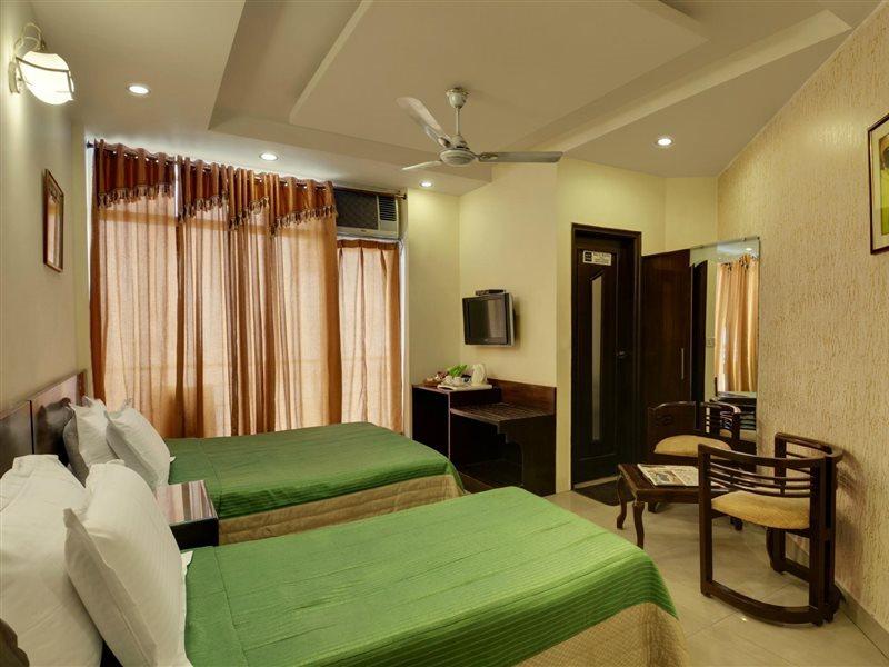 Hotel Maya 'New Delhi' Екстериор снимка