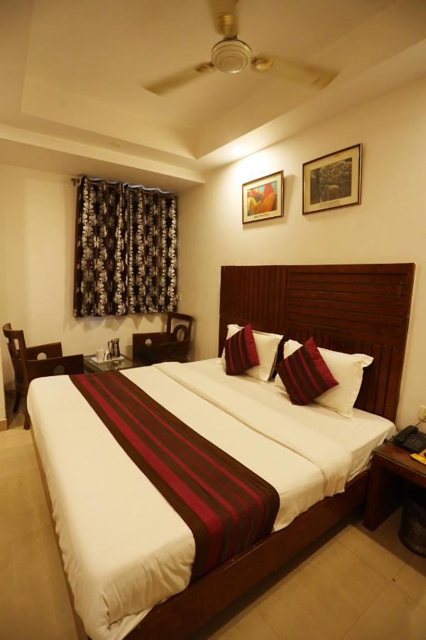 Hotel Maya 'New Delhi' Екстериор снимка