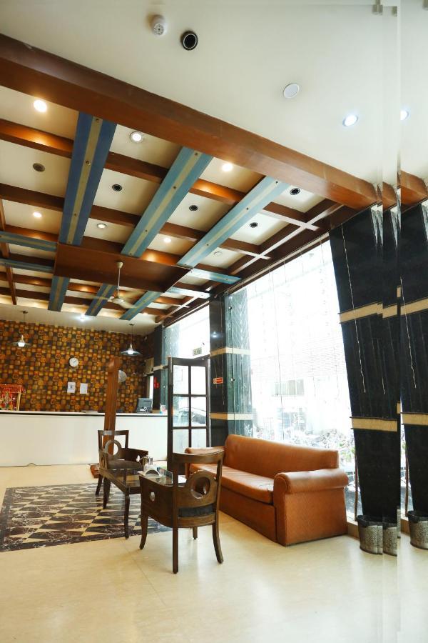 Hotel Maya 'New Delhi' Екстериор снимка