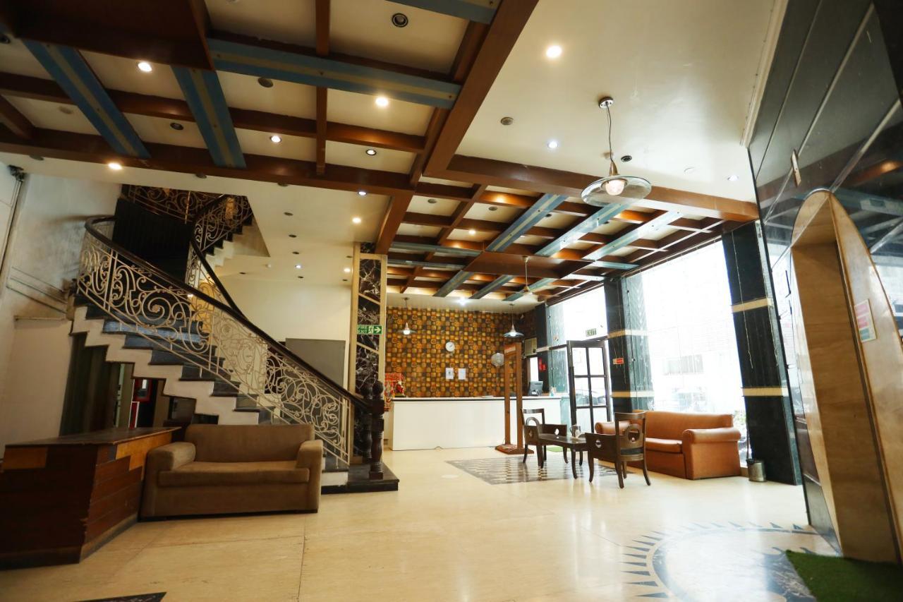 Hotel Maya 'New Delhi' Екстериор снимка
