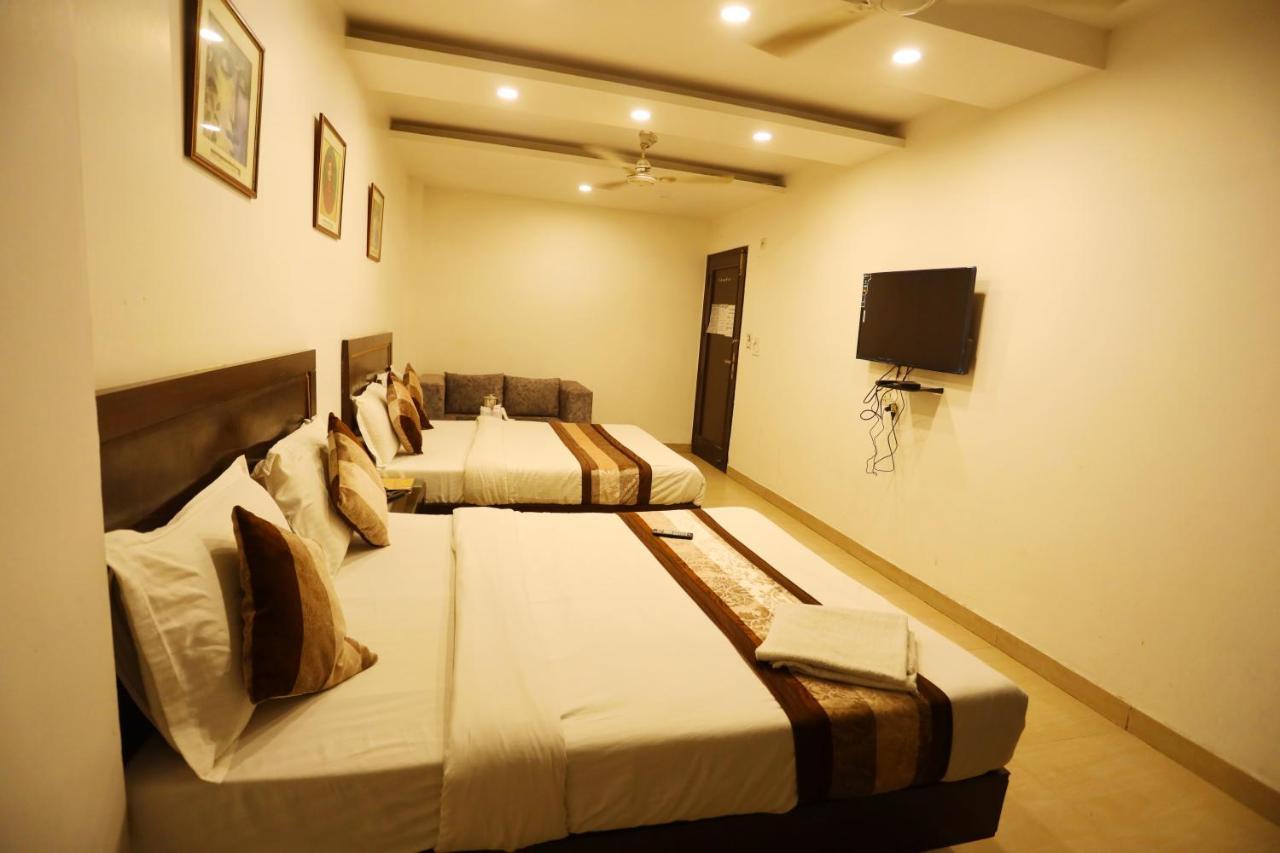 Hotel Maya 'New Delhi' Екстериор снимка