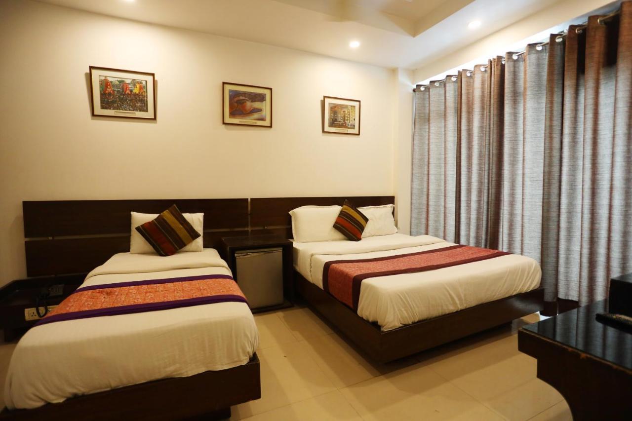 Hotel Maya 'New Delhi' Екстериор снимка
