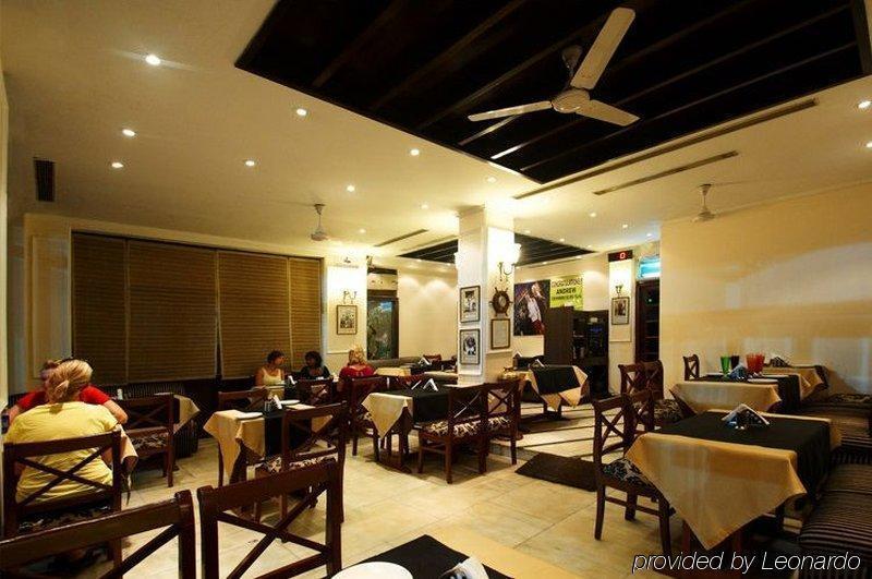 Hotel Maya 'New Delhi' Екстериор снимка
