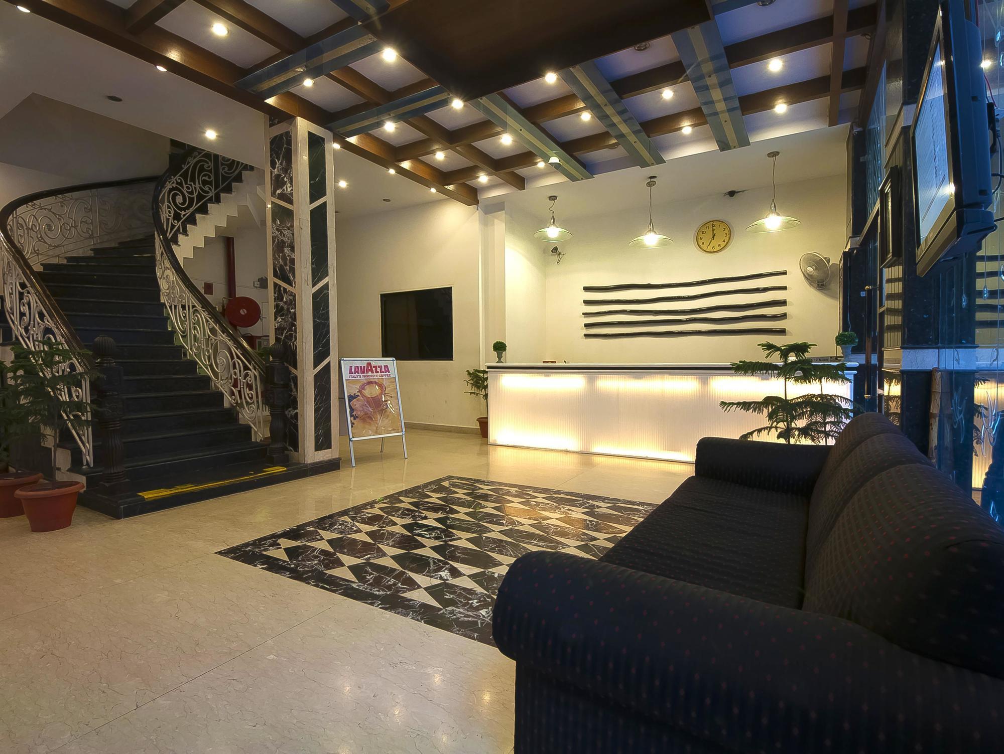 Hotel Maya 'New Delhi' Екстериор снимка