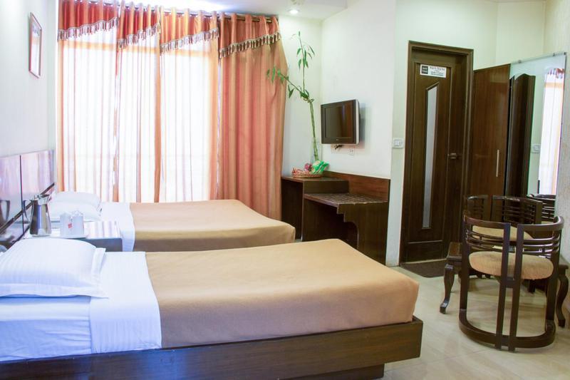 Hotel Maya 'New Delhi' Екстериор снимка