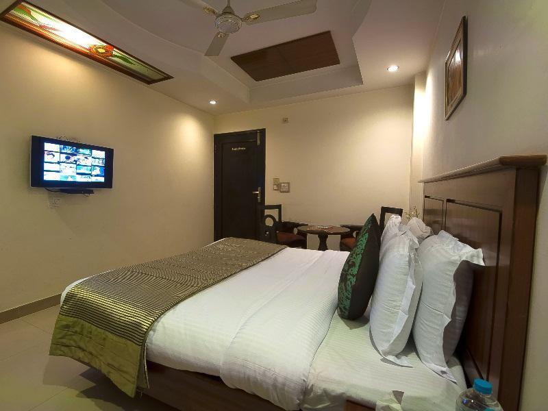 Hotel Maya 'New Delhi' Екстериор снимка