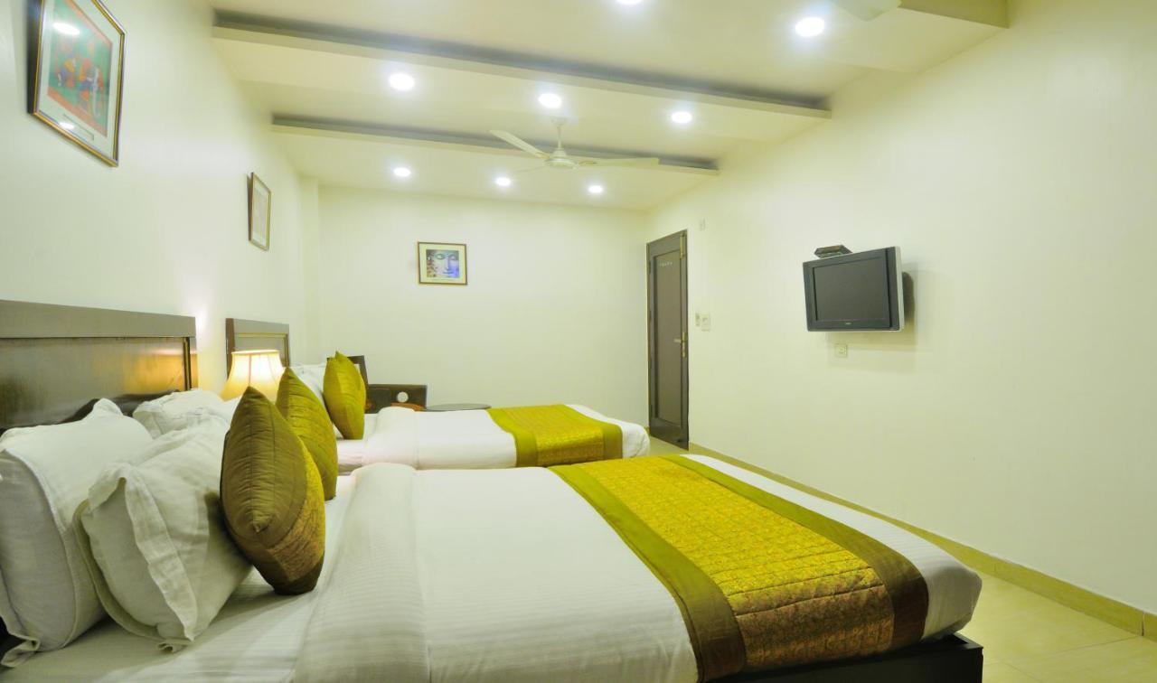 Hotel Maya 'New Delhi' Екстериор снимка