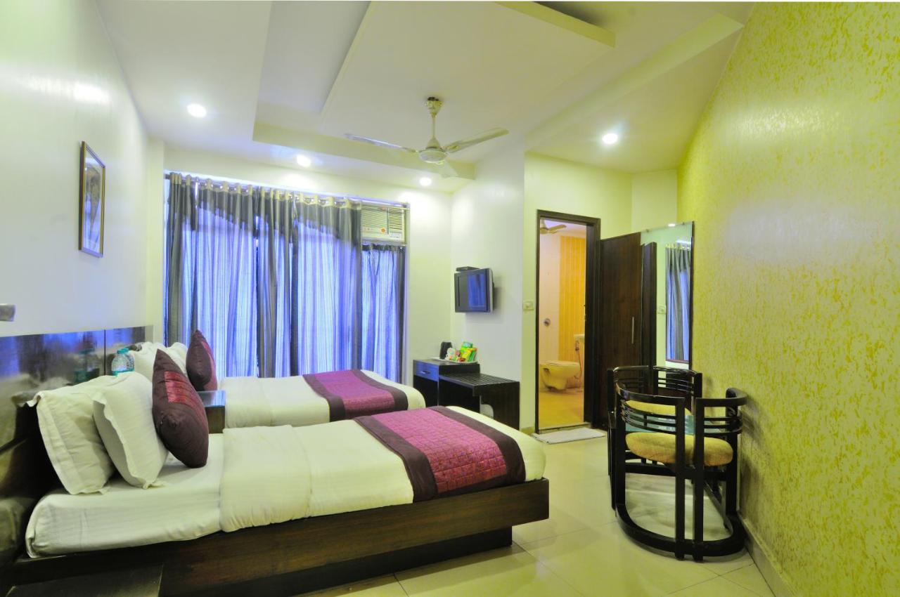Hotel Maya 'New Delhi' Екстериор снимка