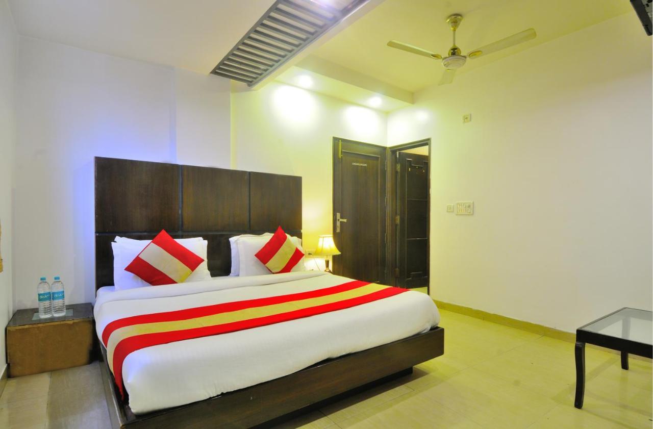 Hotel Maya 'New Delhi' Екстериор снимка