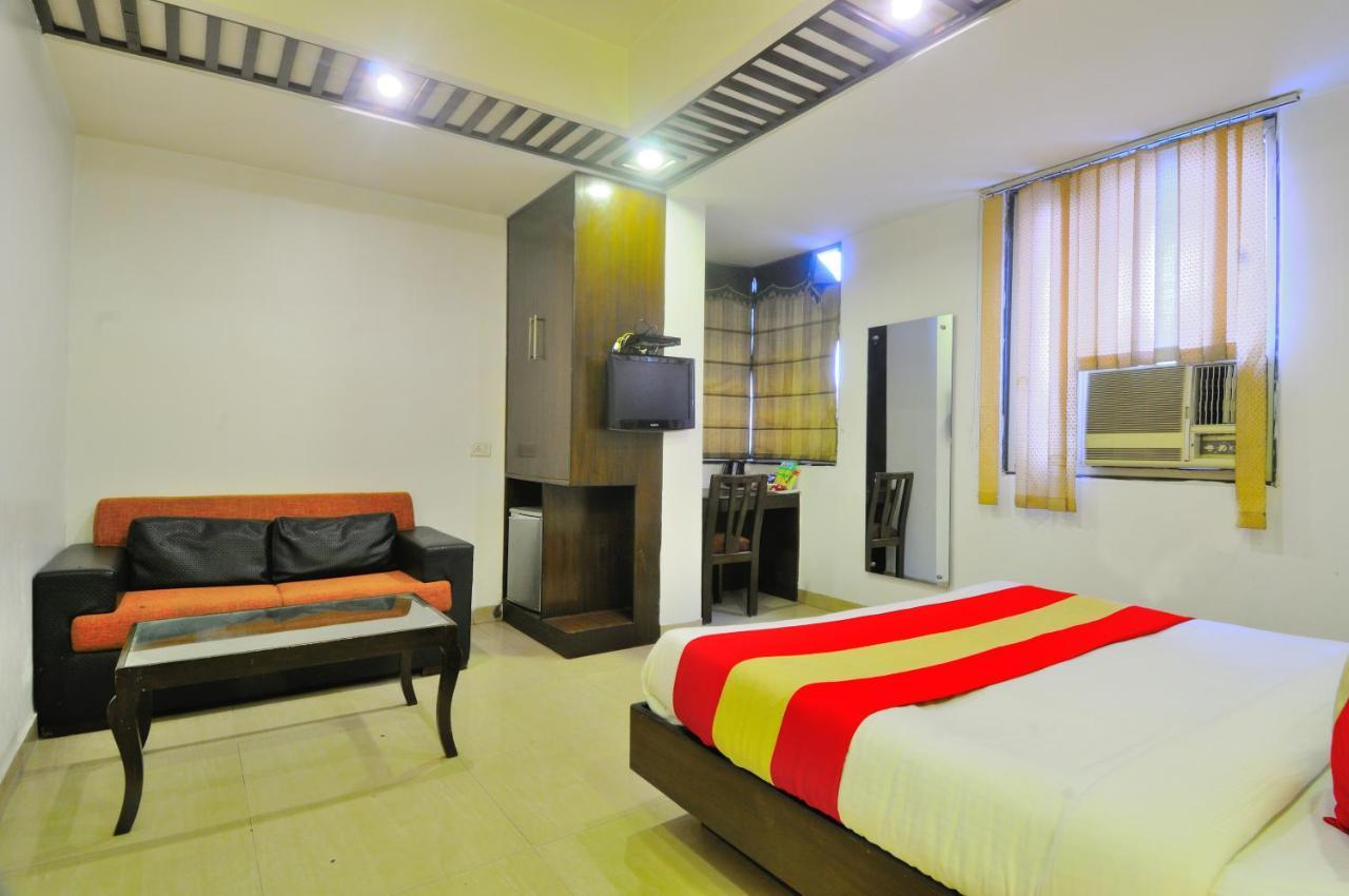 Hotel Maya 'New Delhi' Екстериор снимка