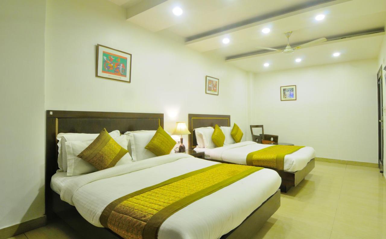 Hotel Maya 'New Delhi' Екстериор снимка
