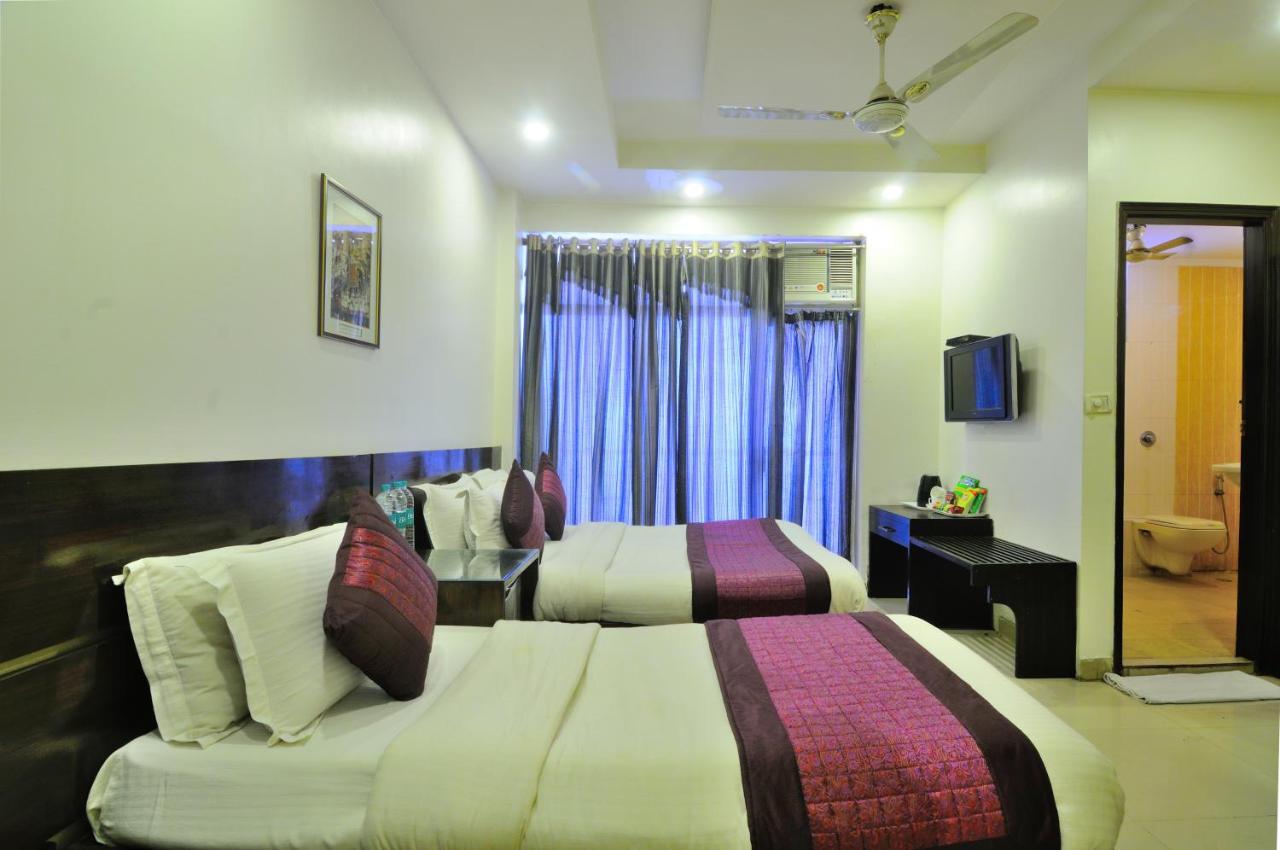 Hotel Maya 'New Delhi' Екстериор снимка