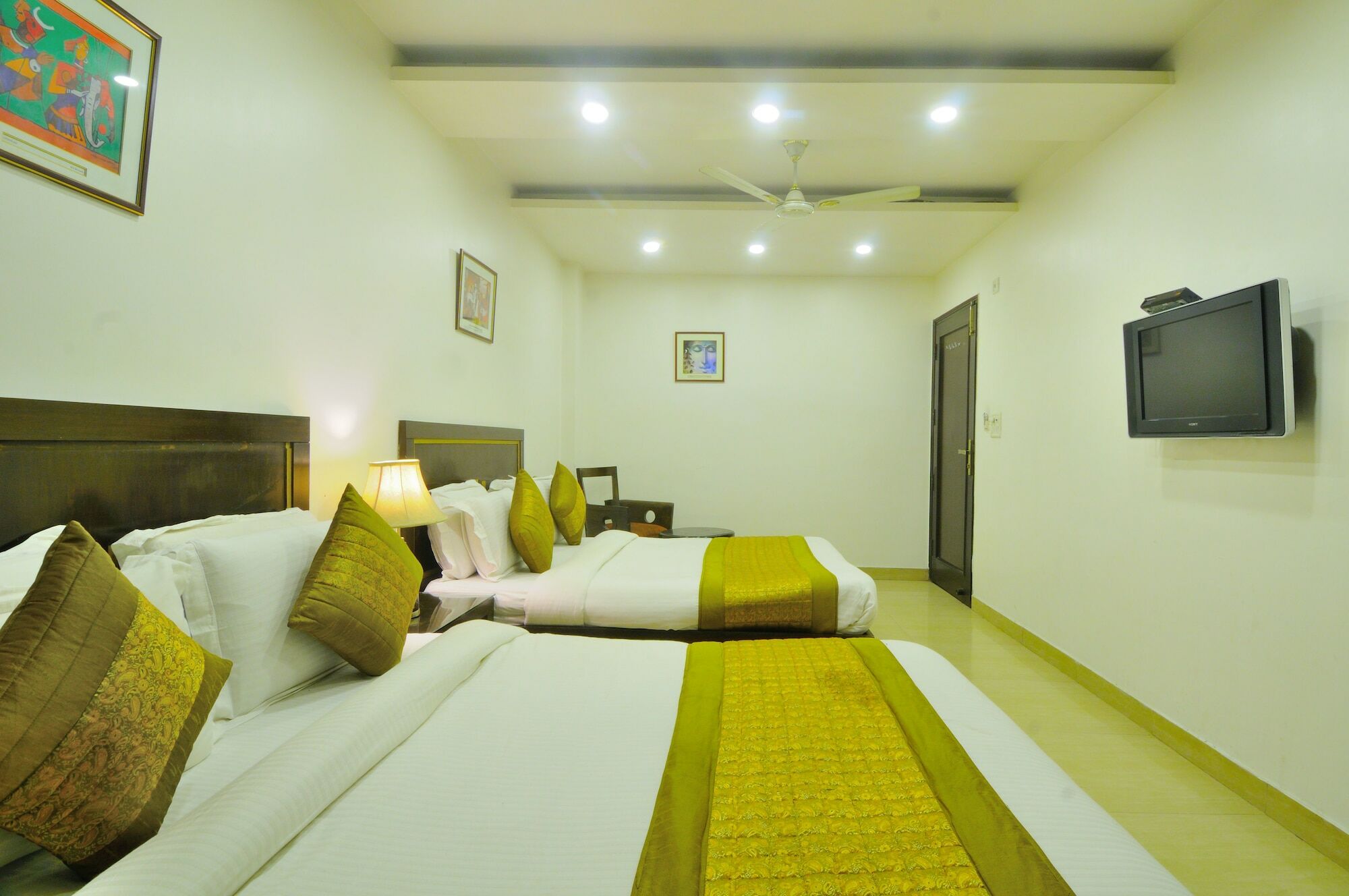 Hotel Maya 'New Delhi' Екстериор снимка